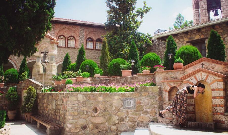 Thessaloniki: Full-Day Meteora Monasteries Tour - The guide and language options