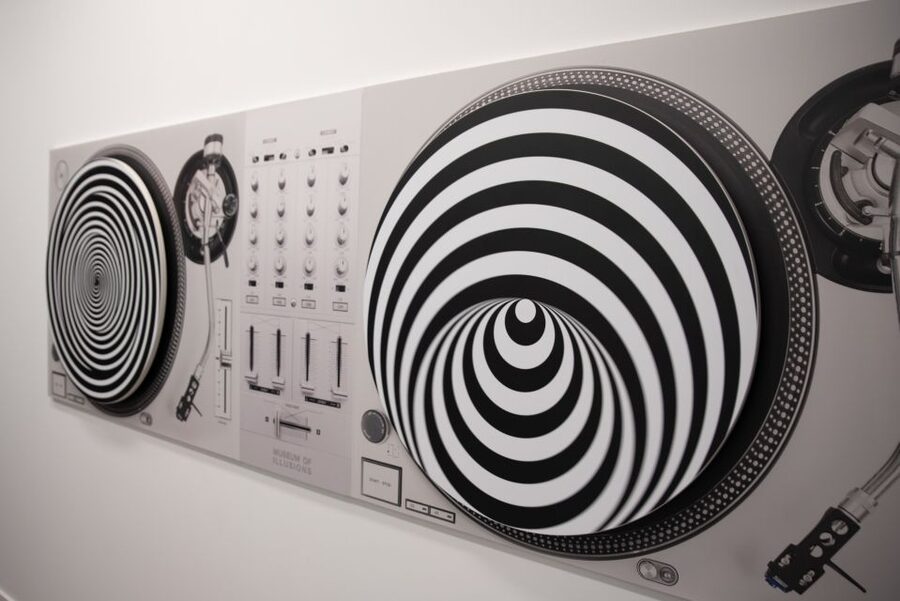 Thessaloniki: Museum of Illusions Admission Ticket - Who will enjoy it most