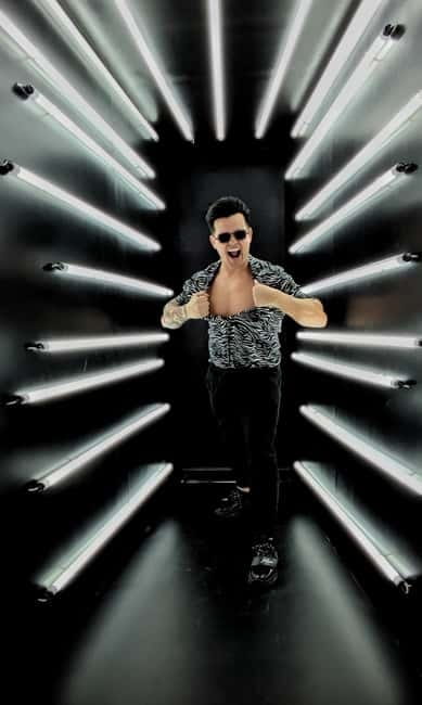 Thessaloniki:Selfie Museum, a 60-minute immersive experience - Finishing in the infinity mirror room