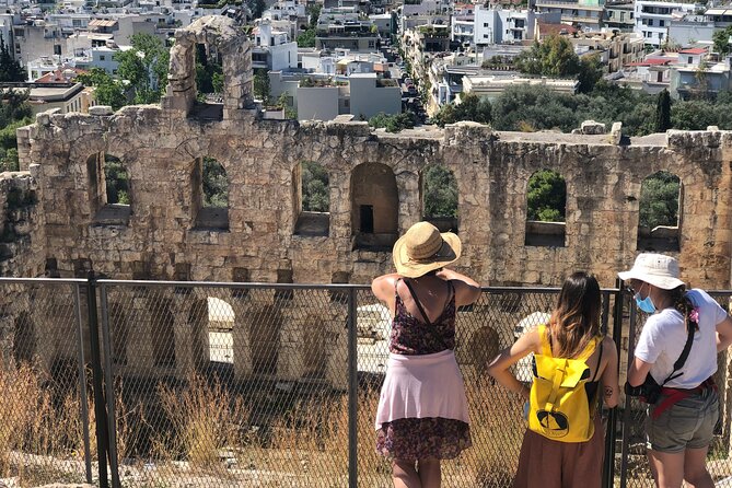 Visit of the Acropolis with an official guide in Spanish - The Erechtheion and the famous Caryatids
