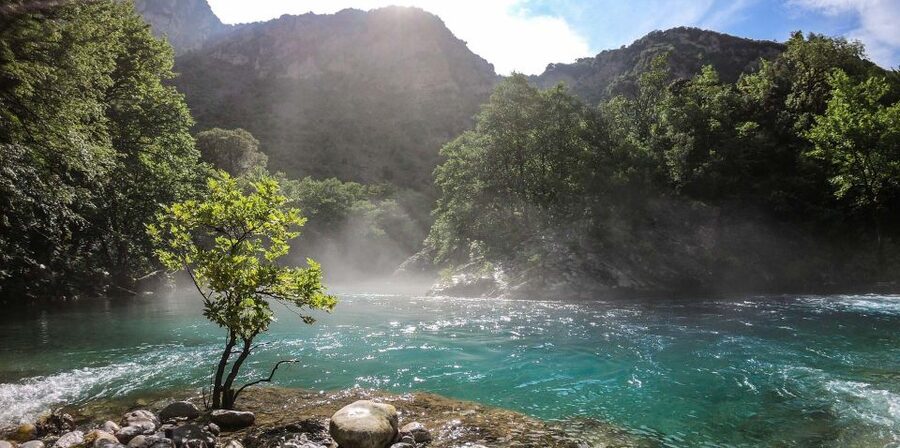 Zagori: Vikos Gorge full-day guided hike - Starting at Monodendri and heading downhill