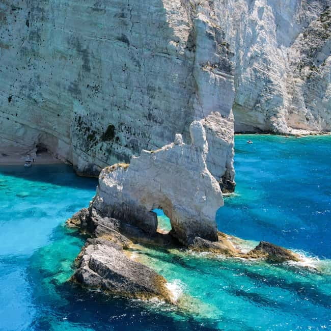 Zakinthos: Shipwreck Beach and Blue Caves Land and Sea Tour - Makris Gialos is a photo stop, not a beach day