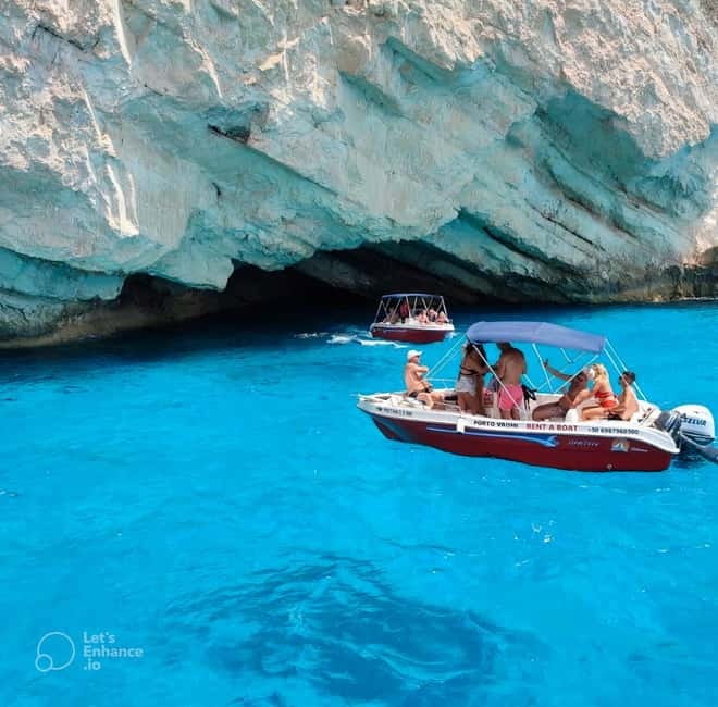 Zakynthos: Shipwreck & Caves Private Boat Tour with Skipper - Navagio Shipwreck Beach and its famous story